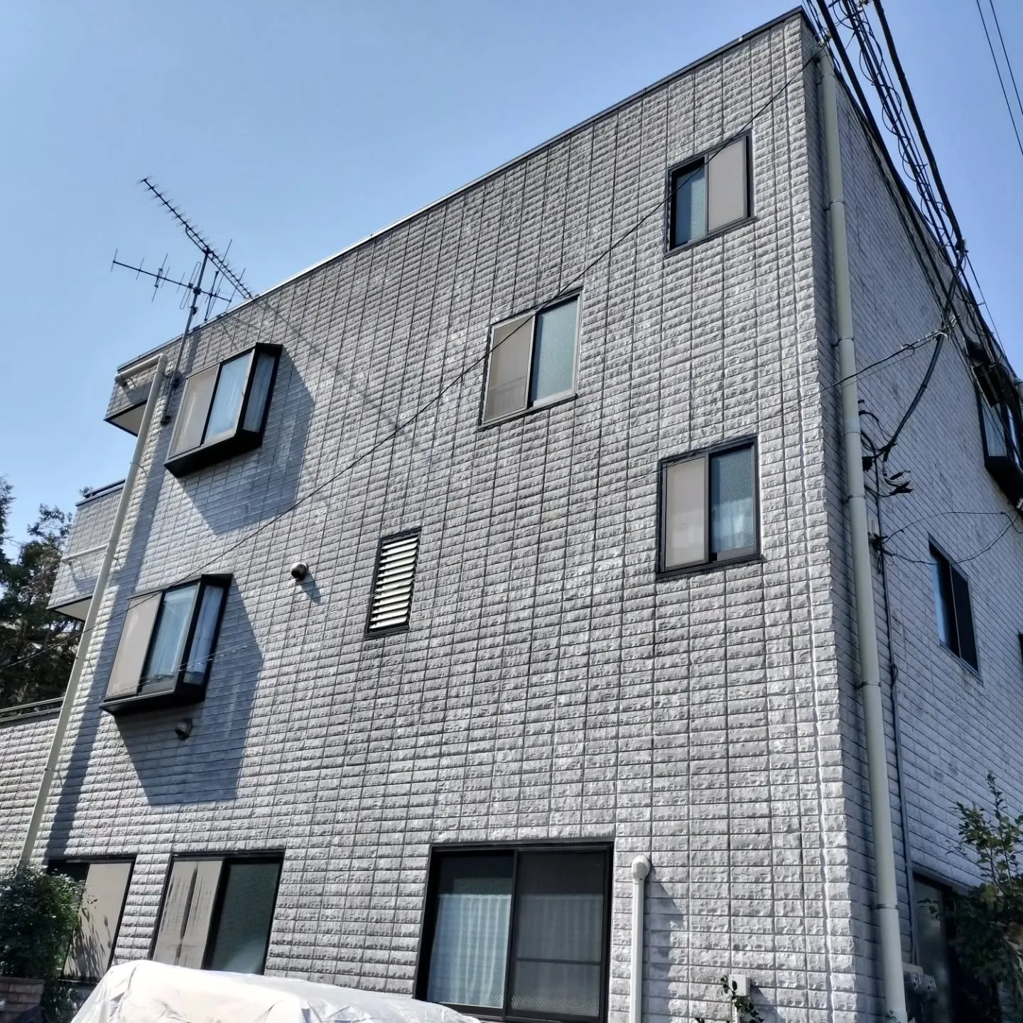 本日、八王子市のT様邸にて洗浄工事を無事に完了いたしました。