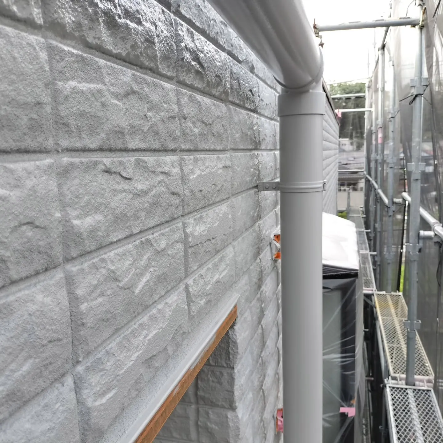 八王子市T様邸外壁塗装進行中