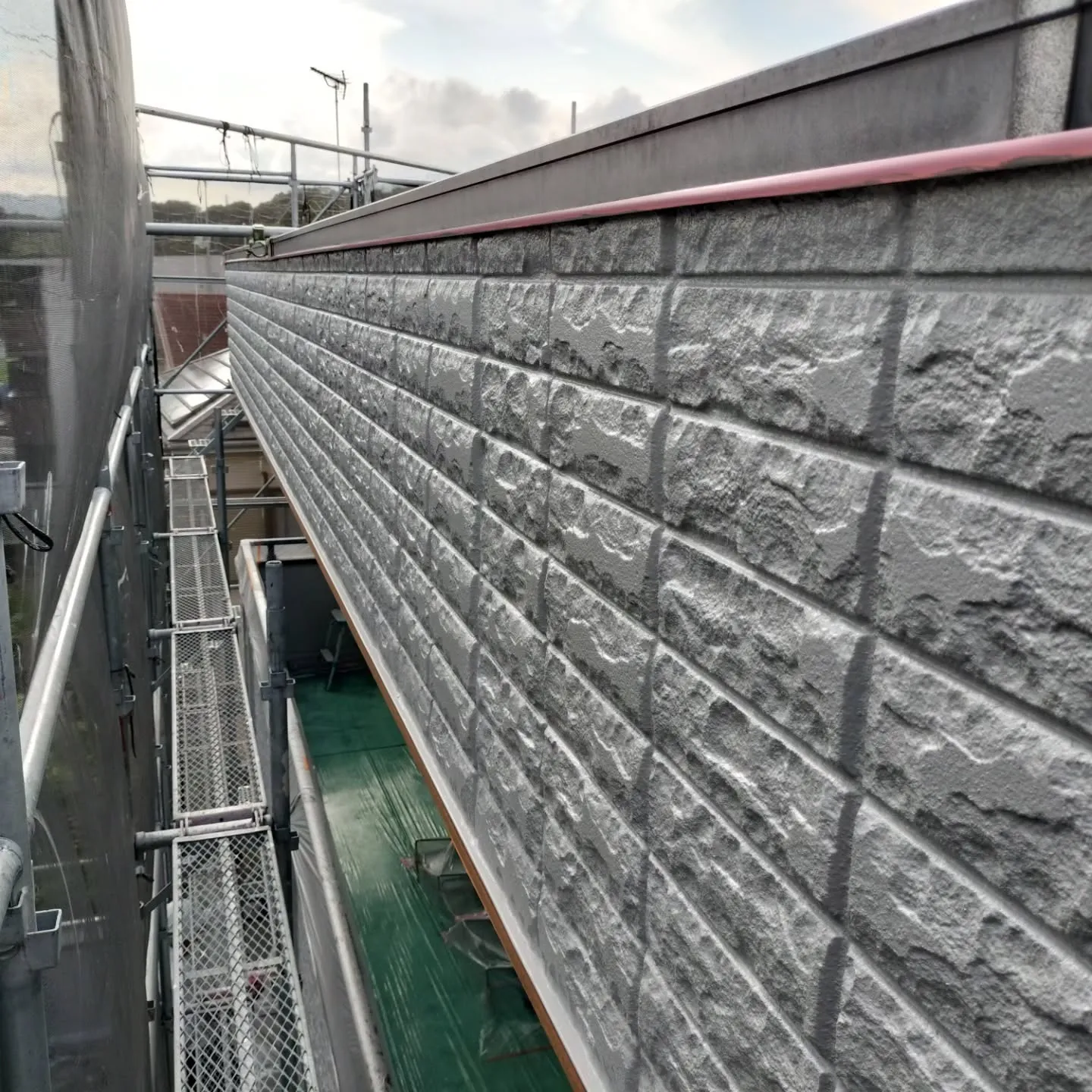 八王子市T様邸外壁塗装進行中