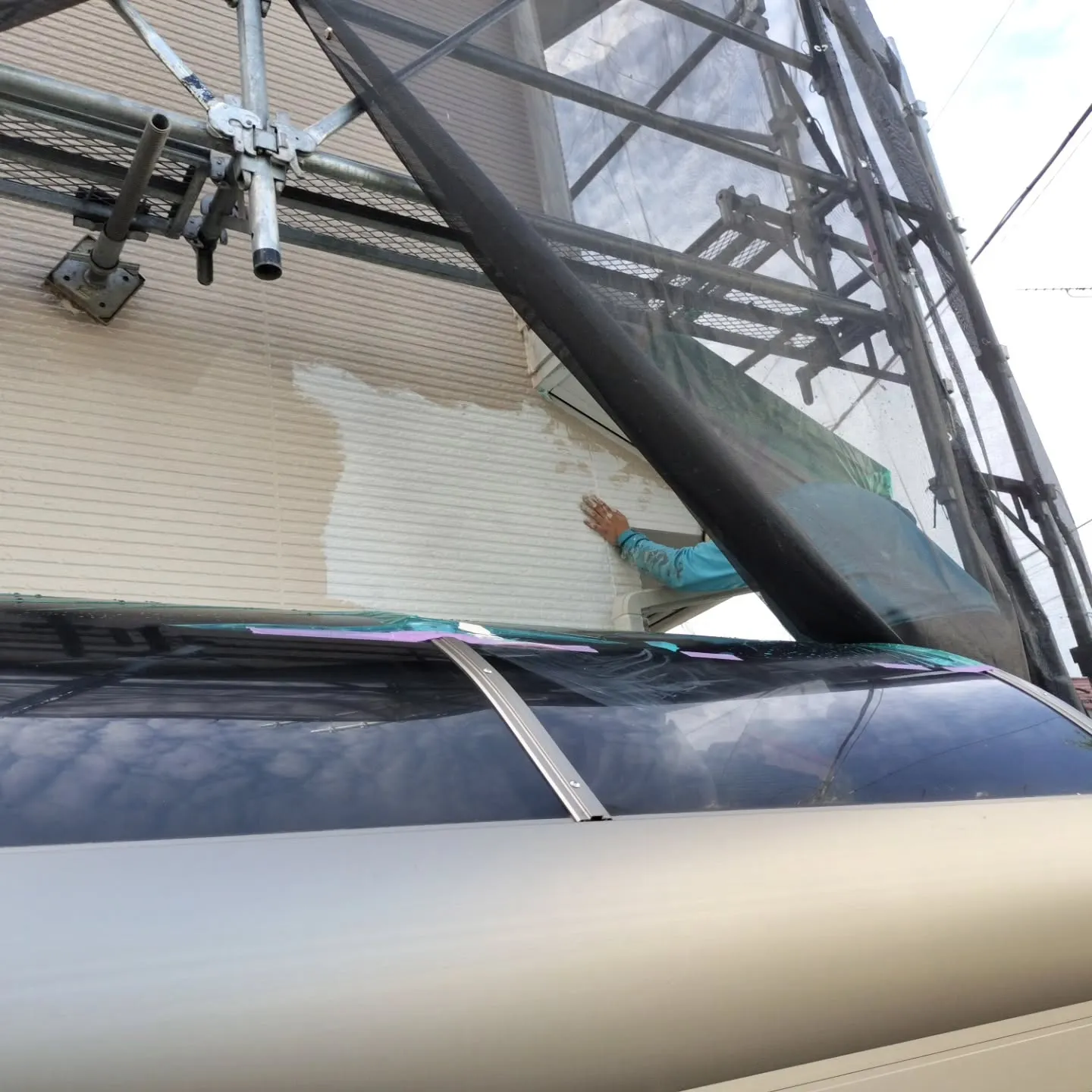 外壁塗装における中塗り工程