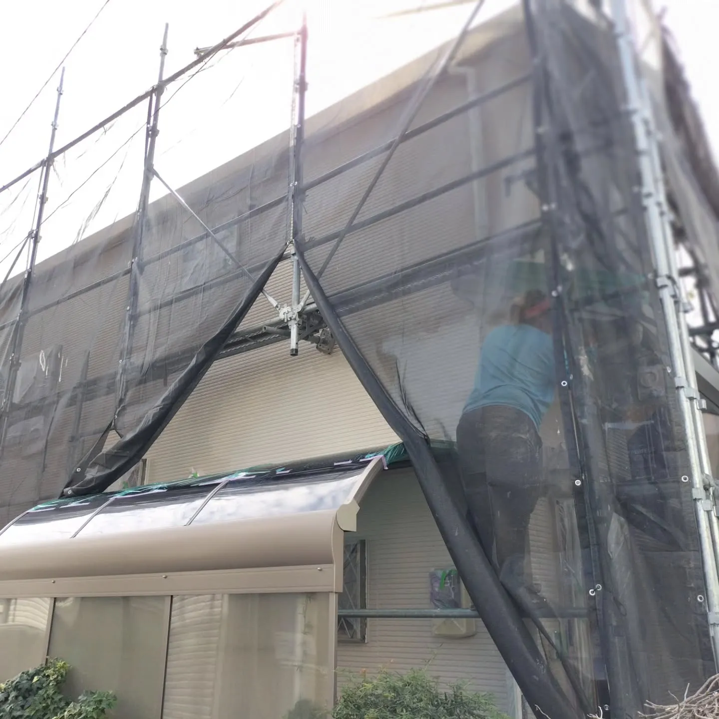 外壁塗装における中塗り工程