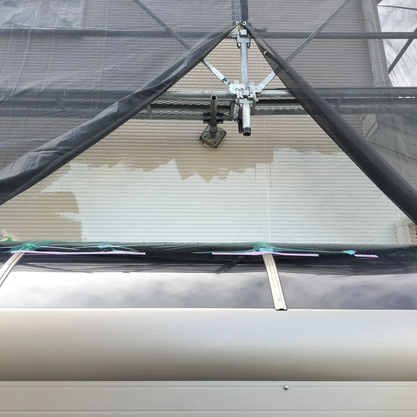 外壁塗装における中塗り工程