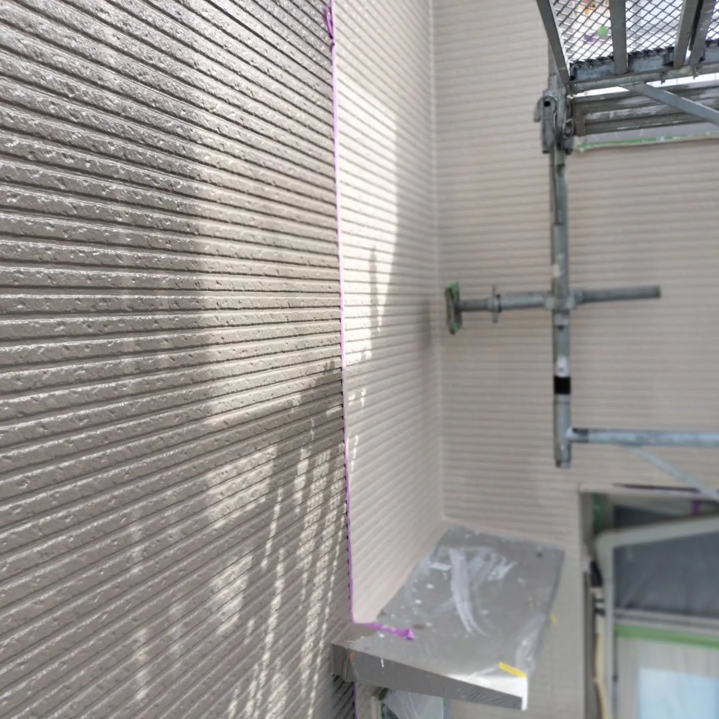 外壁塗装における中塗り工程