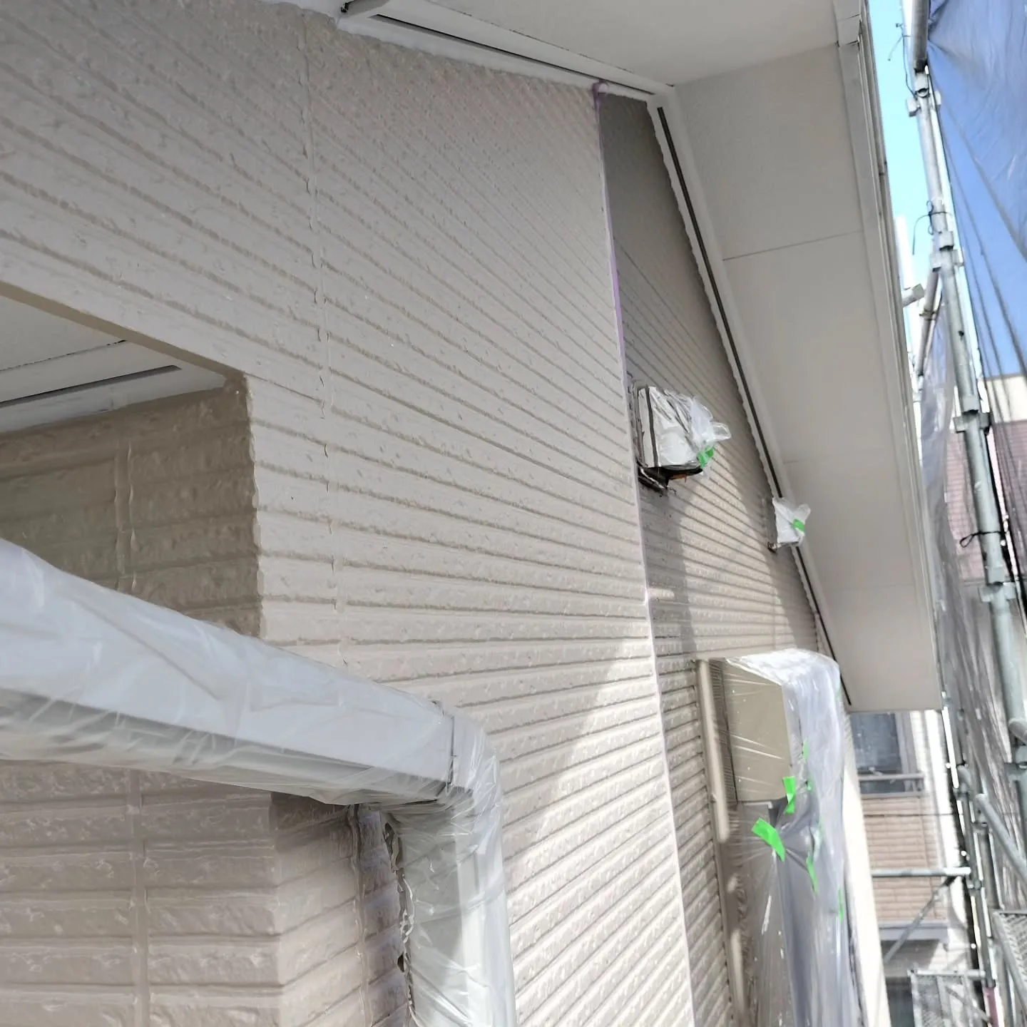 外壁塗装における中塗り工程