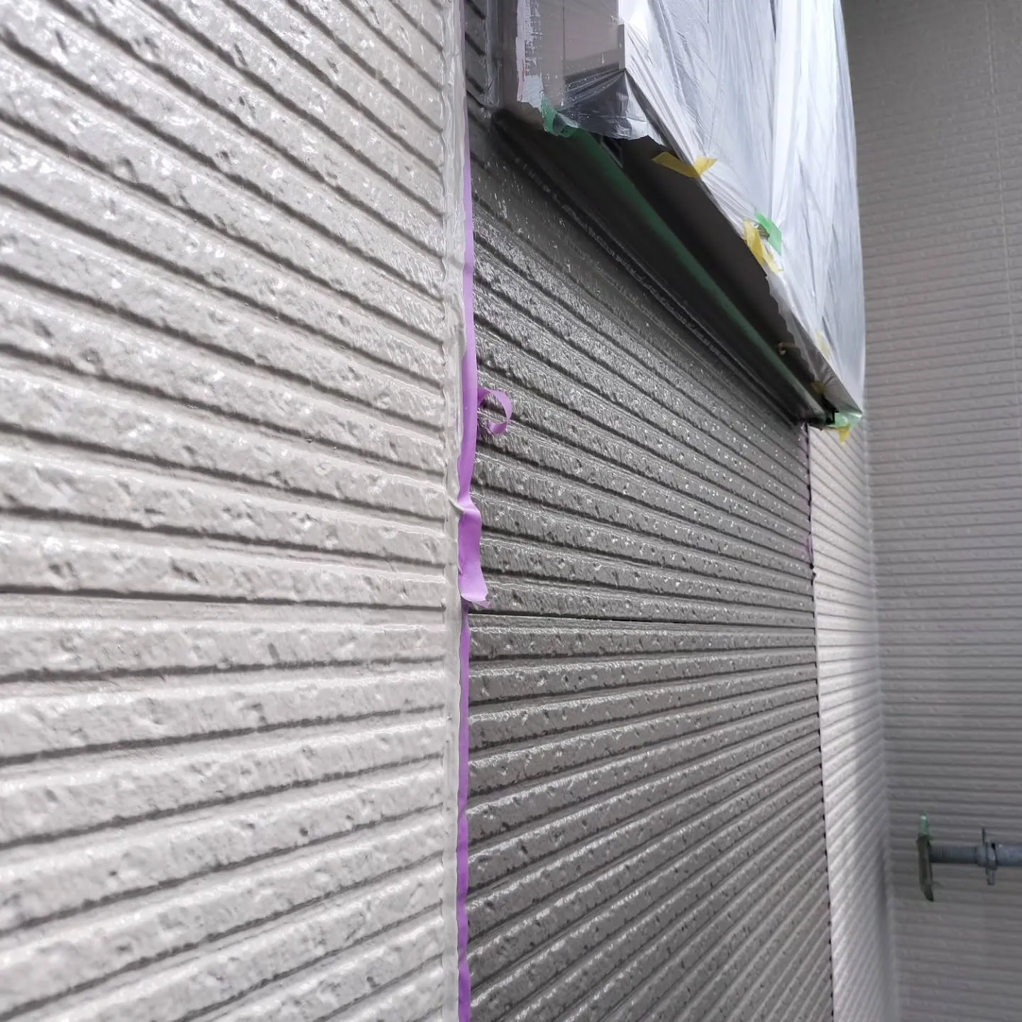 外壁塗装における中塗り工程